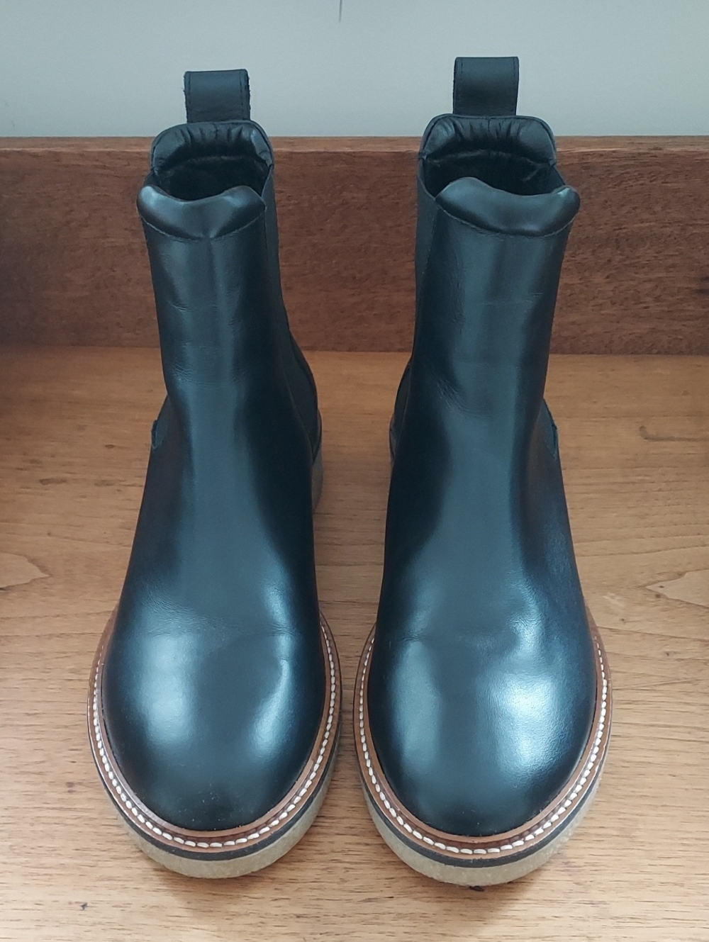 EUC EVERLANE black leather boots